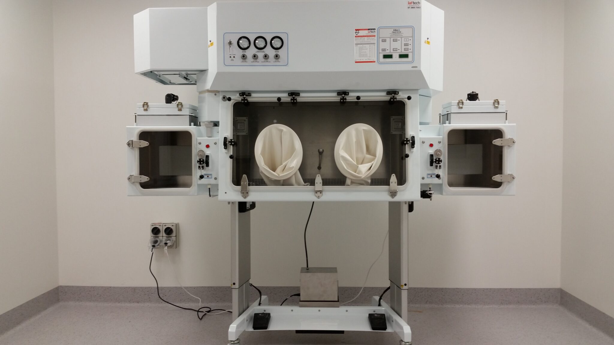 Pharmacy Isolators | Laboratory Equipment | LAFtech Aus & NZ